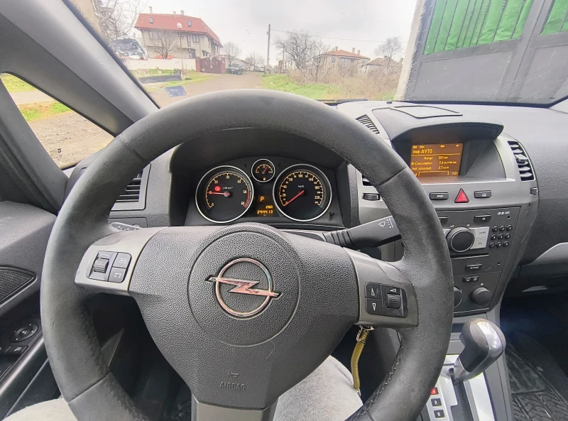 Opel Zafira 1.9 cdti 6+ 1, запазена, обслужена, АКПП 6ст., снимка 9 - Автомобили и джипове - 53156253