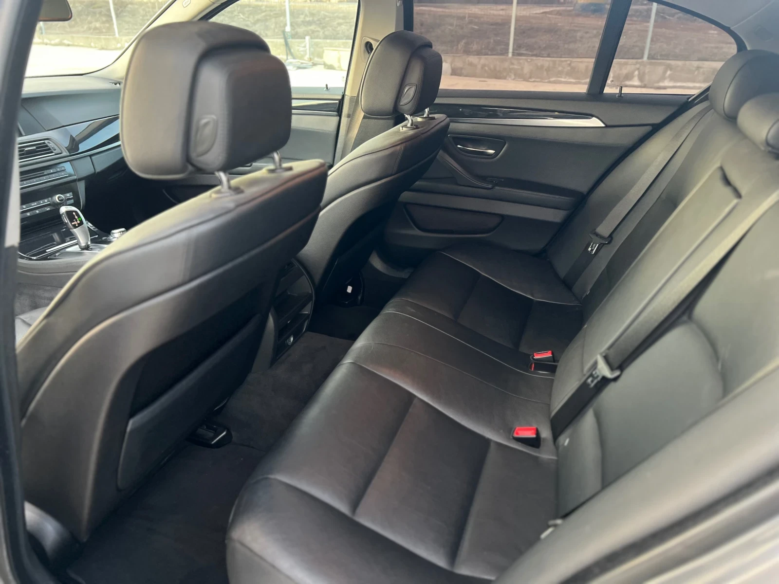 BMW 530 3.0D/245hp/ОБСЛУЖЕН/СМЕНЕНИ ВЕРИГИ/нов внос - изображение 9