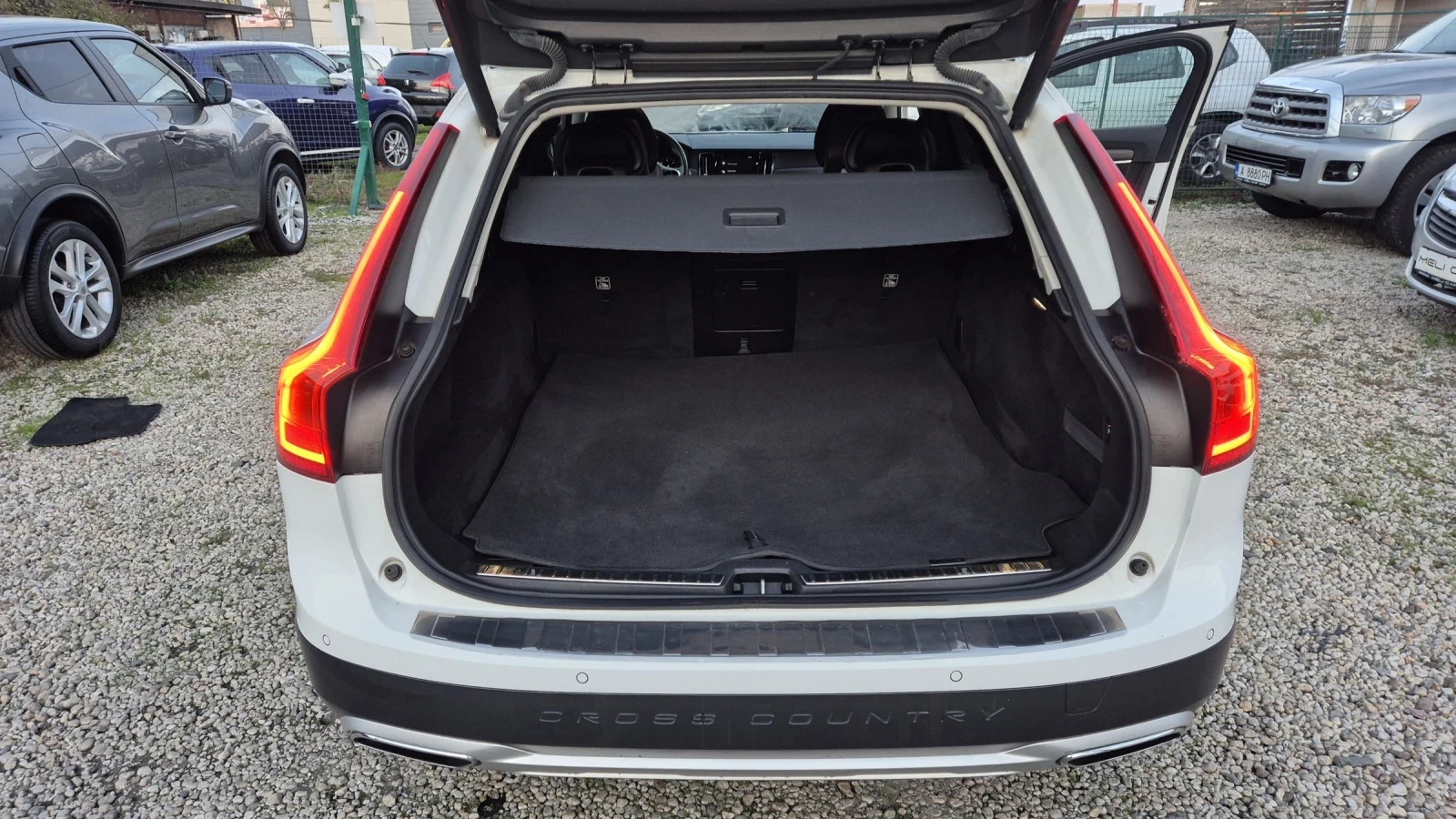 Volvo V90 Cross Country 2.0 R-DESING 183.100%    | Mobile.bg   16