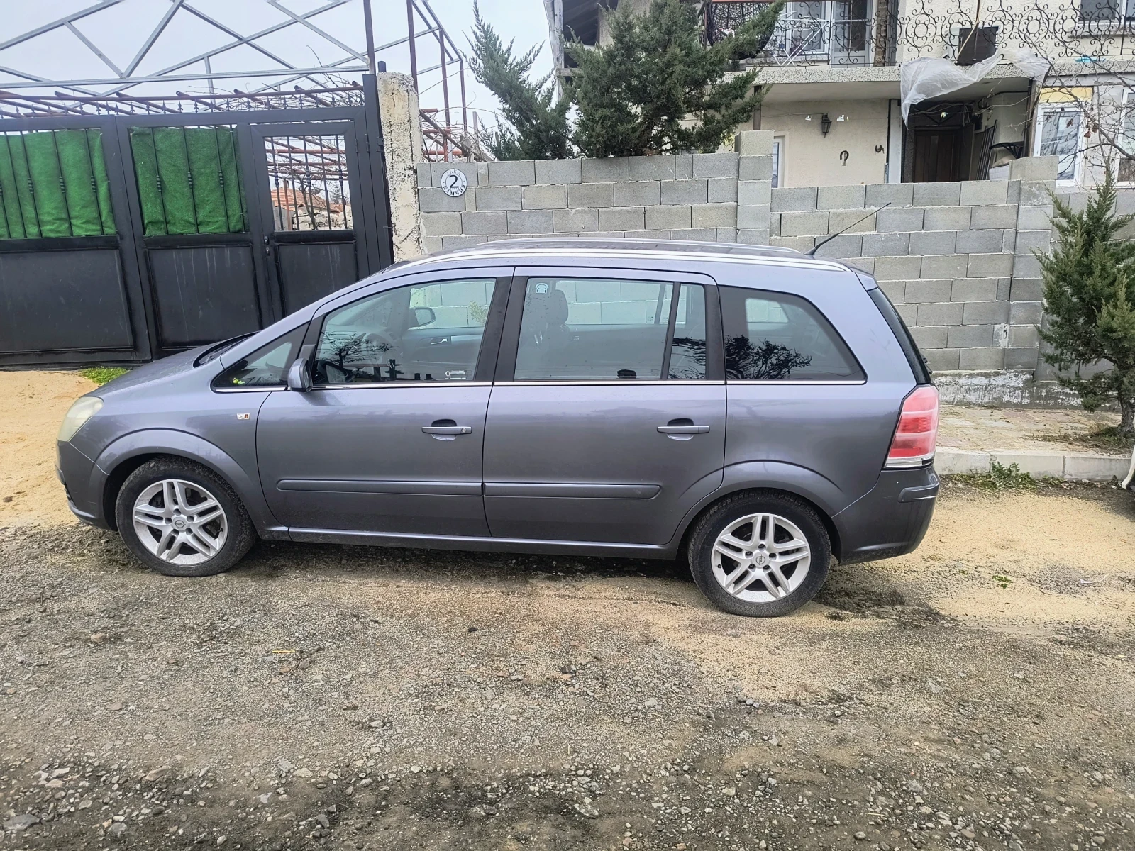 Opel Zafira 1.9 cdti 6+ 1, запазена, обслужена, АКПП 6ст. - изображение 4