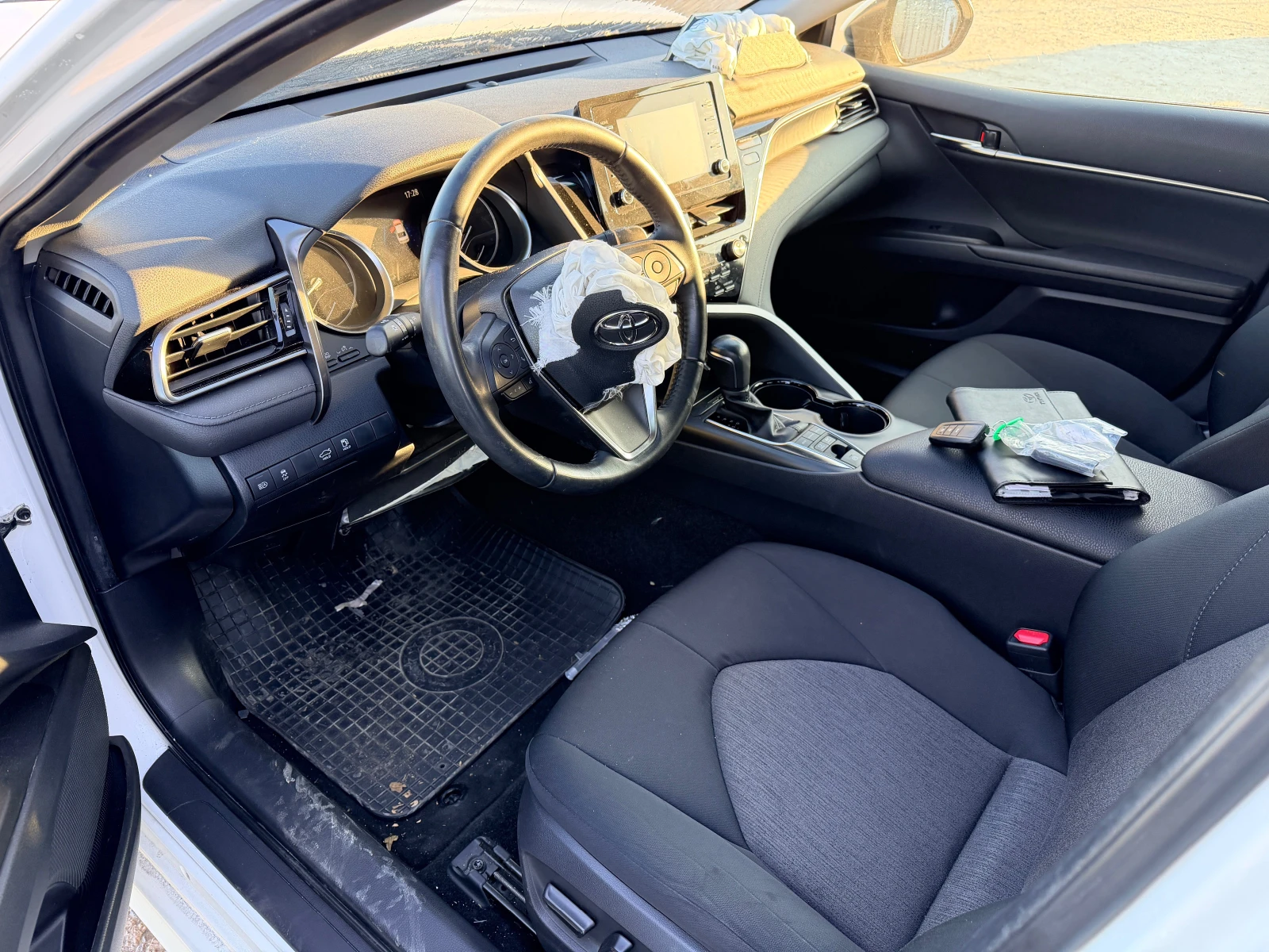 Toyota Camry 2.5 Hybrid, снимка 11 - Автомобили и джипове - 53990786