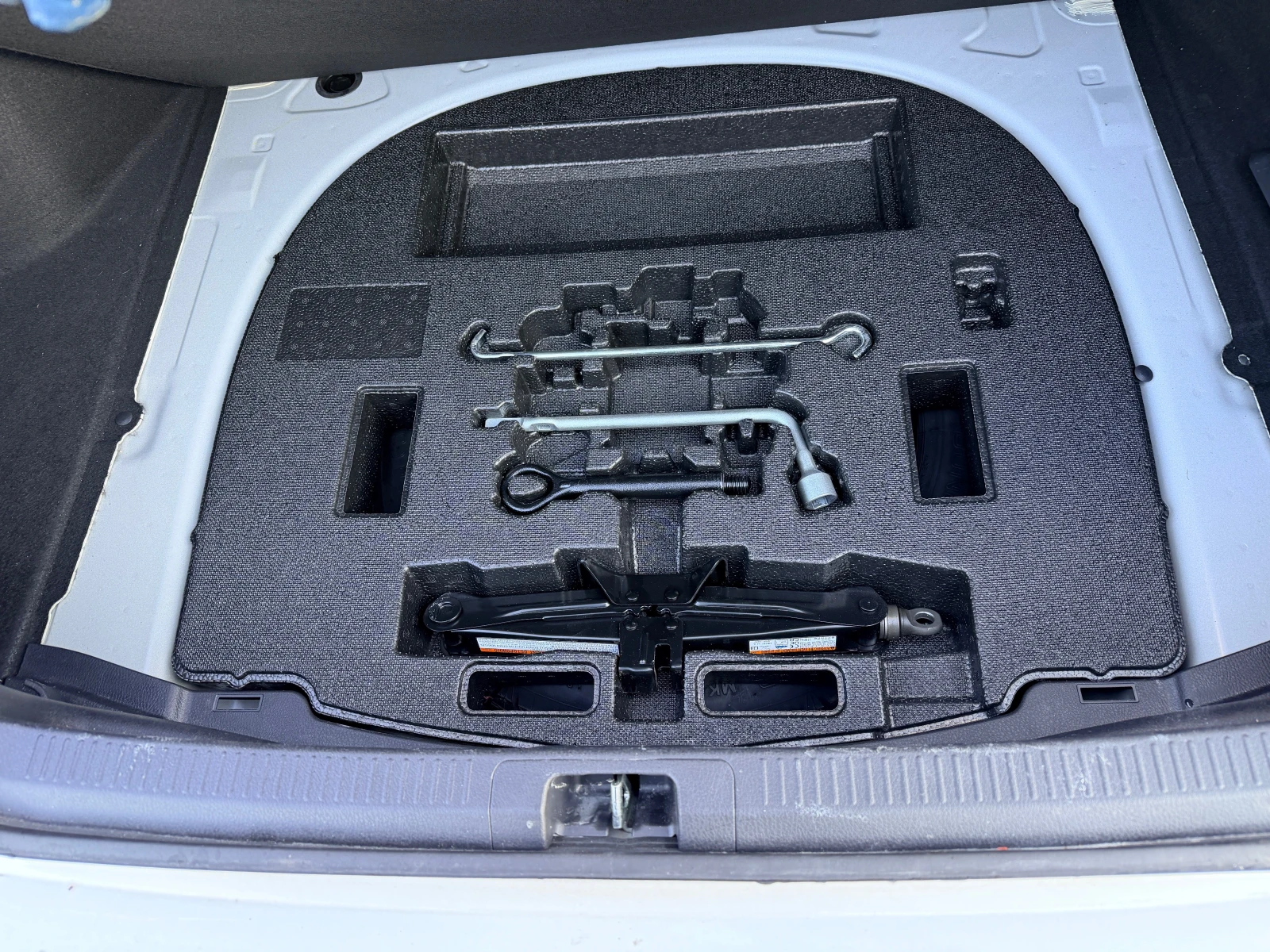 Toyota Camry 2.5 Hybrid, снимка 9 - Автомобили и джипове - 53990786