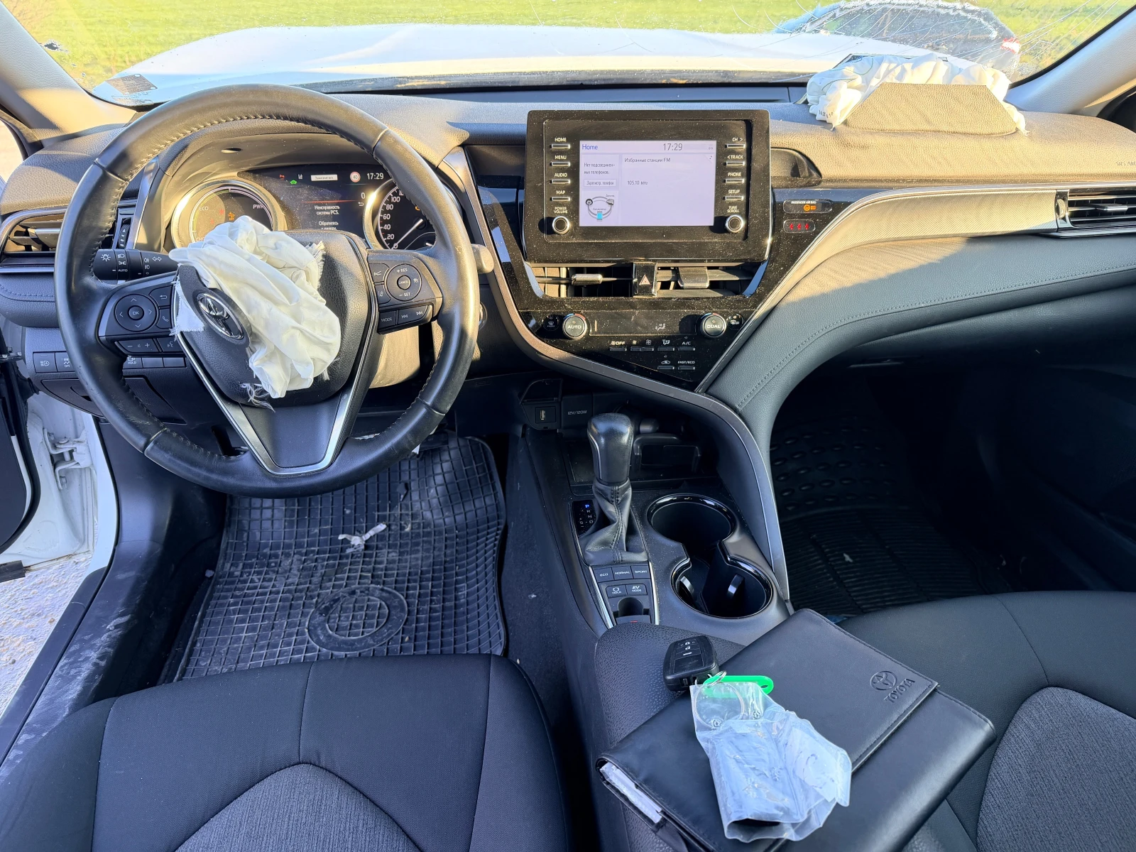 Toyota Camry 2.5 Hybrid, снимка 14 - Автомобили и джипове - 53990786