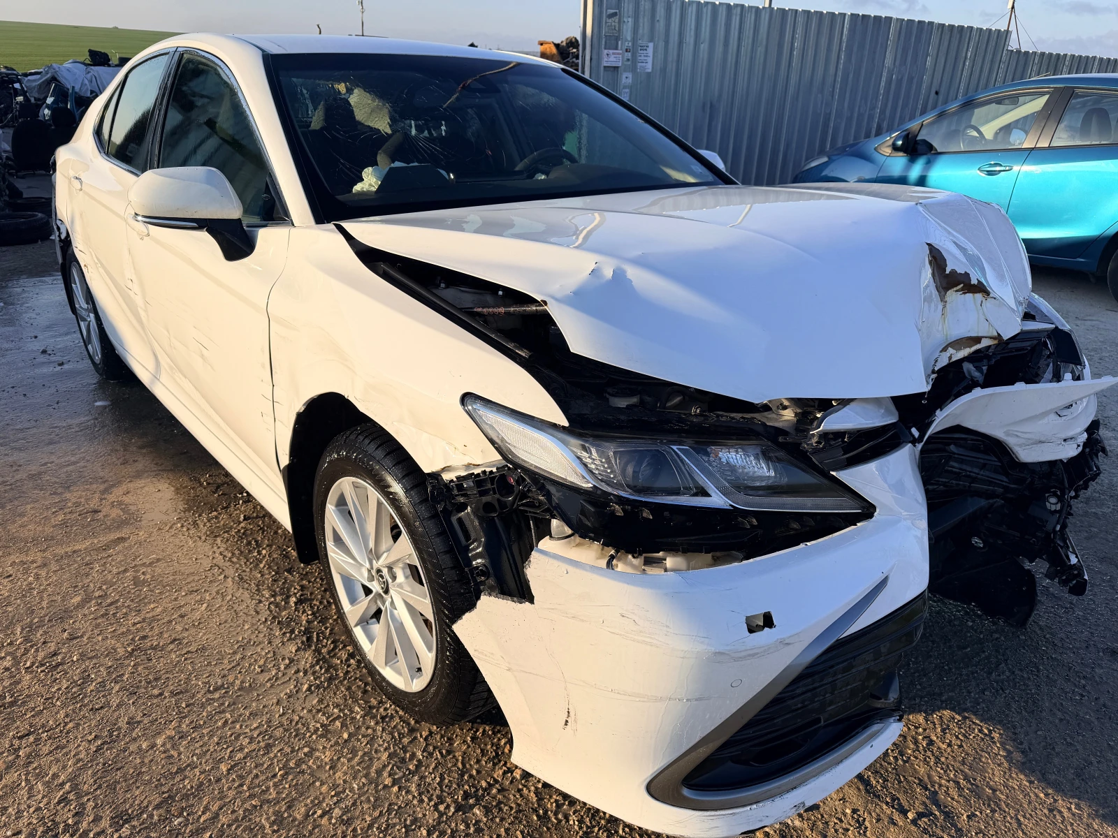 Toyota Camry 2.5 Hybrid, снимка 2 - Автомобили и джипове - 53990786