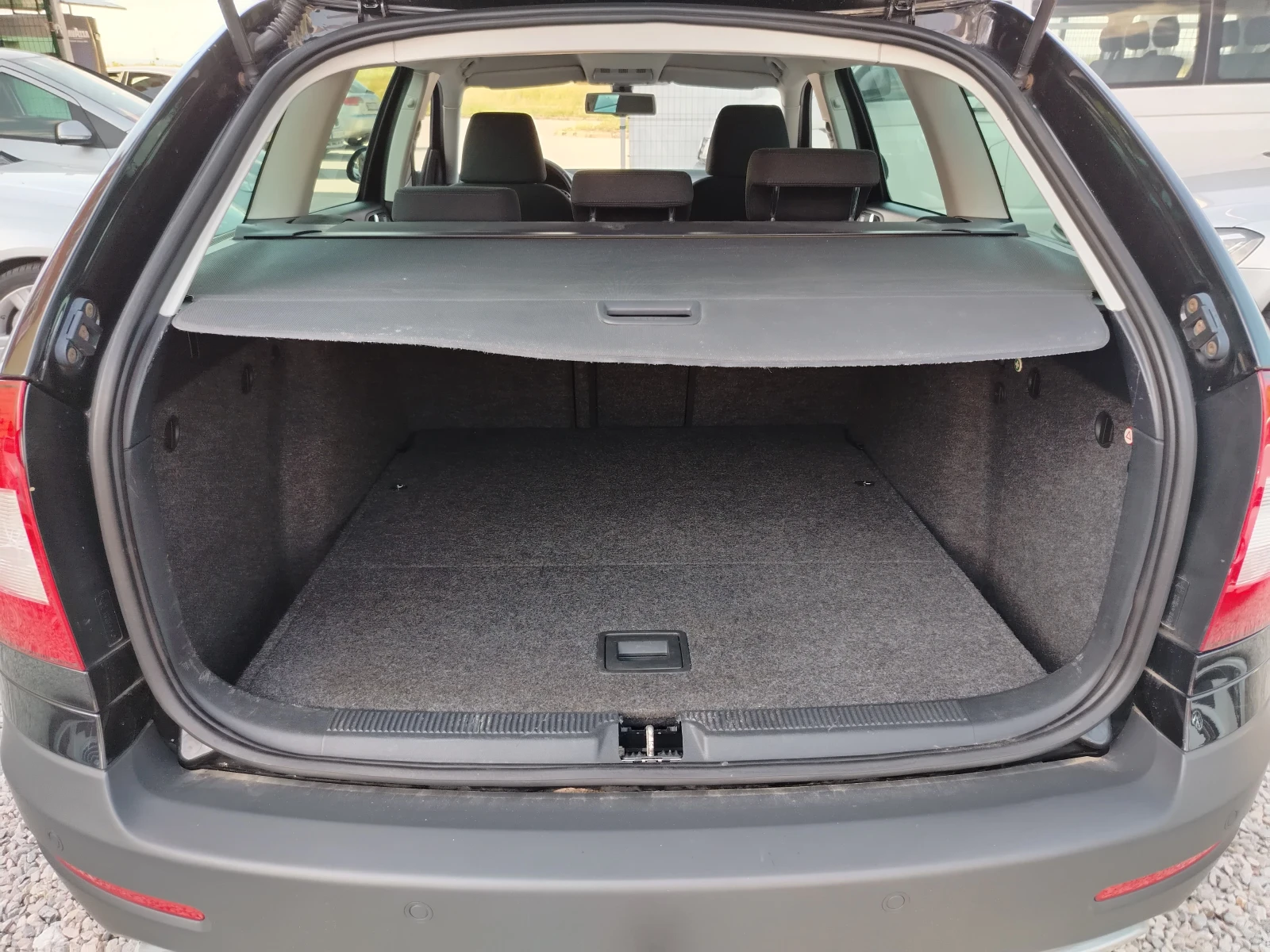 Skoda Octavia 2.0 TDI SCOUT, снимка 14 - Автомобили и джипове - 54735353