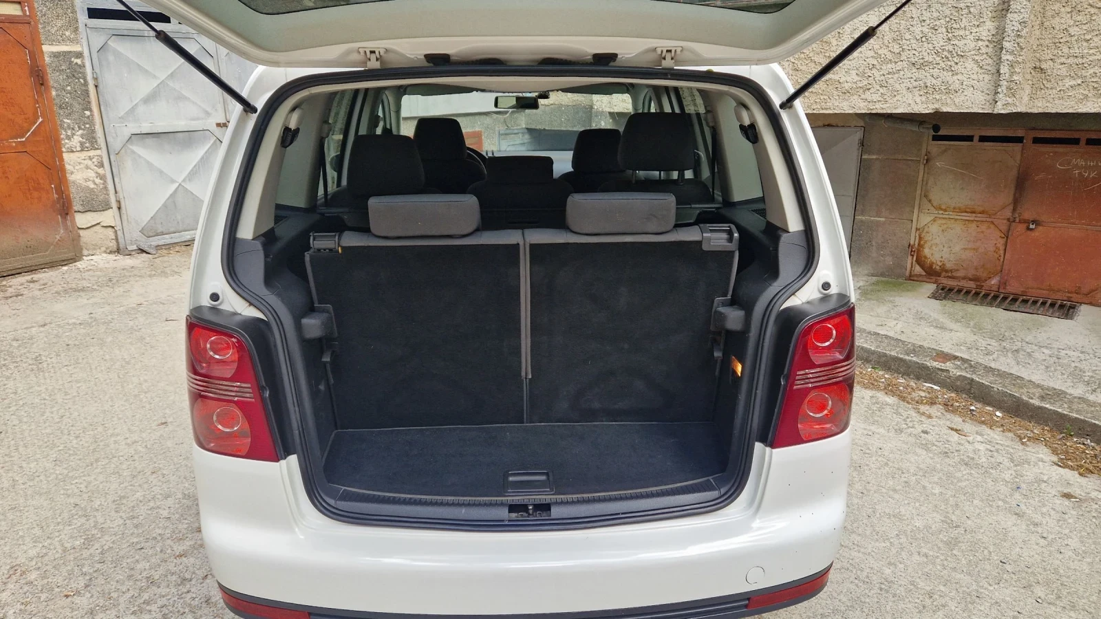 VW Touran, снимка 9 - Автомобили и джипове - 54721709