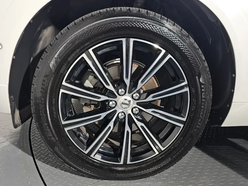 Volvo XC60 D4 - САМО 30% АВАНС, снимка 5 - Автомобили и джипове - 55927654