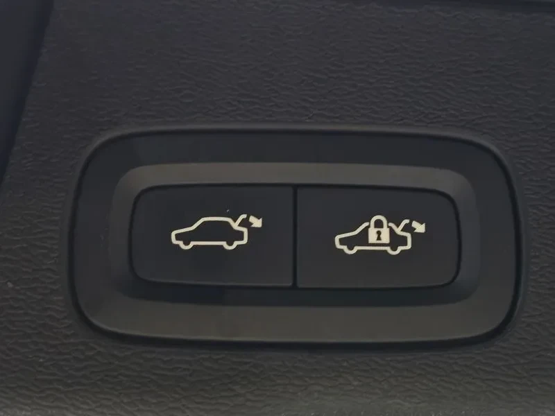 Volvo XC60 D4 - САМО 30% АВАНС, снимка 17 - Автомобили и джипове - 55927654
