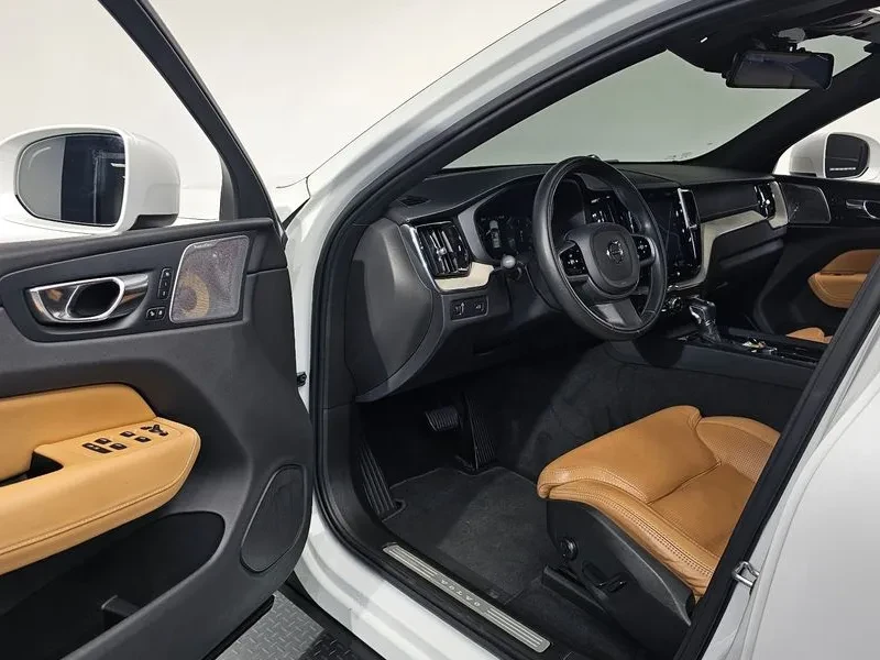 Volvo XC60 D4 - САМО 30% АВАНС, снимка 10 - Автомобили и джипове - 55927654