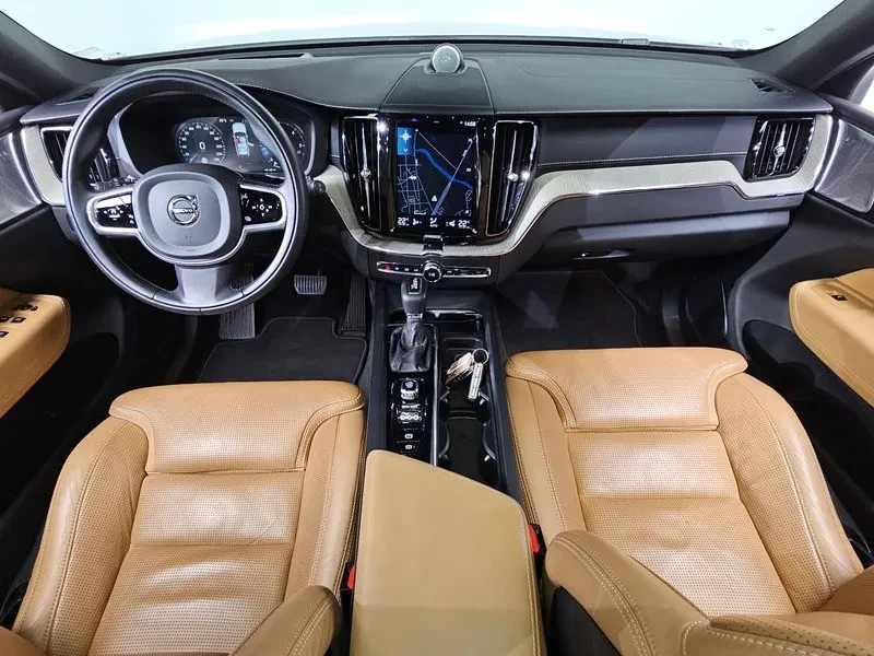 Volvo XC60 D4 - САМО 30% АВАНС, снимка 7 - Автомобили и джипове - 55927654