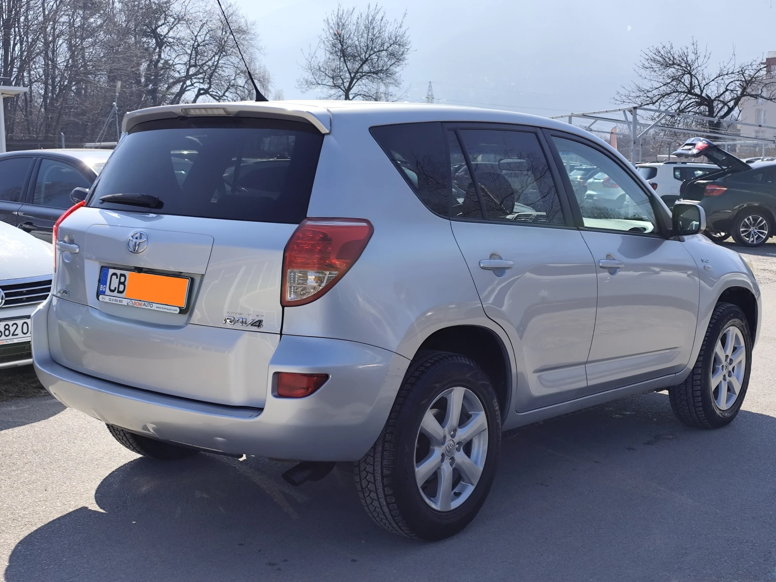 Toyota Rav4 2.2D-4D* 4X4* CROSSOVER* CAMERA* MMi*  - изображение 4