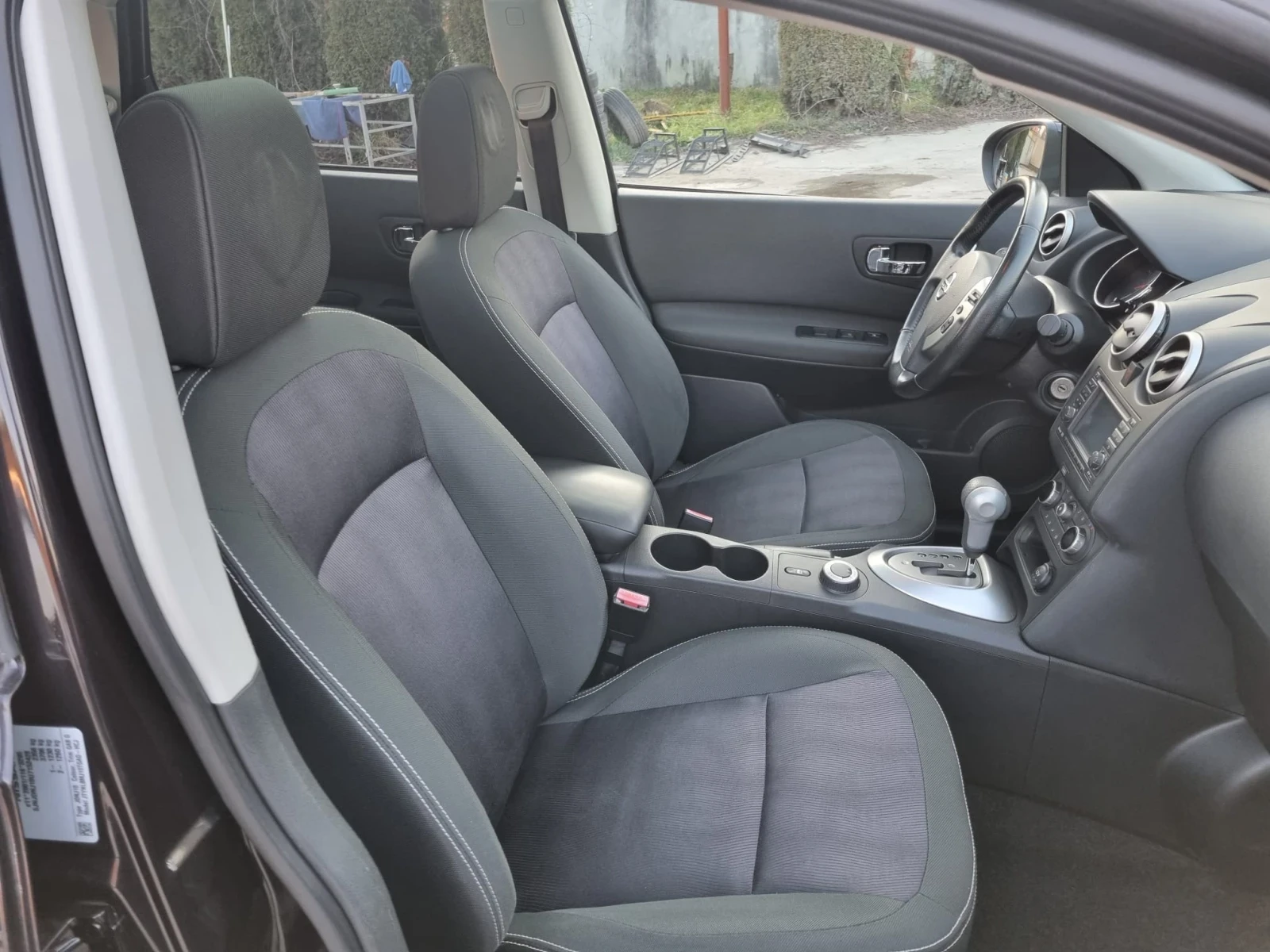Nissan Qashqai 2.0DCi ШВЕЙЦАРИЯ, снимка 9 - Автомобили и джипове - 53740730