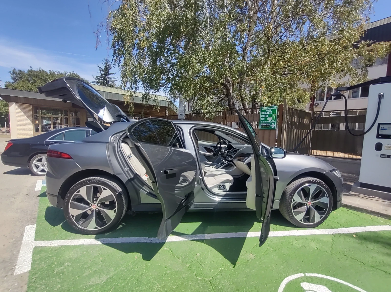 Jaguar I-Pace First edition + roof, снимка 3 - Автомобили и джипове - 54138510