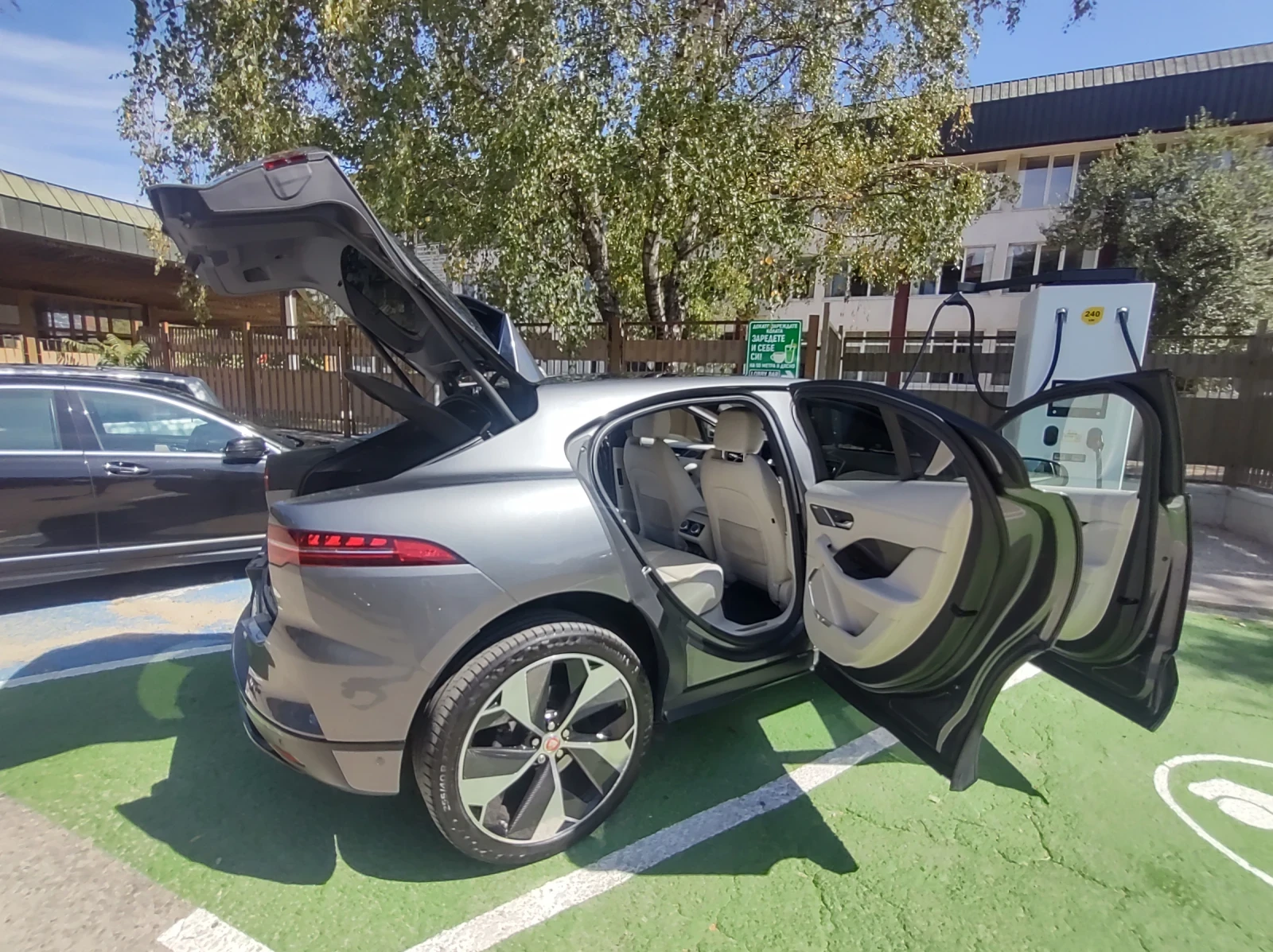 Jaguar I-Pace First edition + roof, снимка 4 - Автомобили и джипове - 54138510