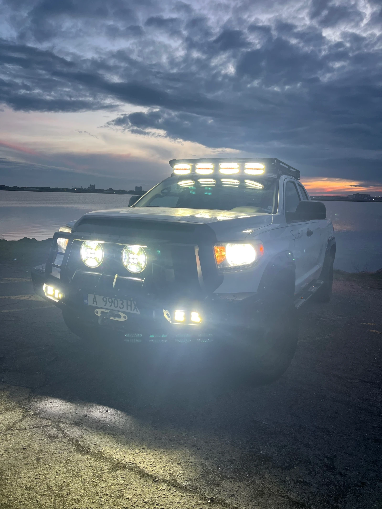 Toyota Tundra, снимка 4 - Автомобили и джипове - 54141010