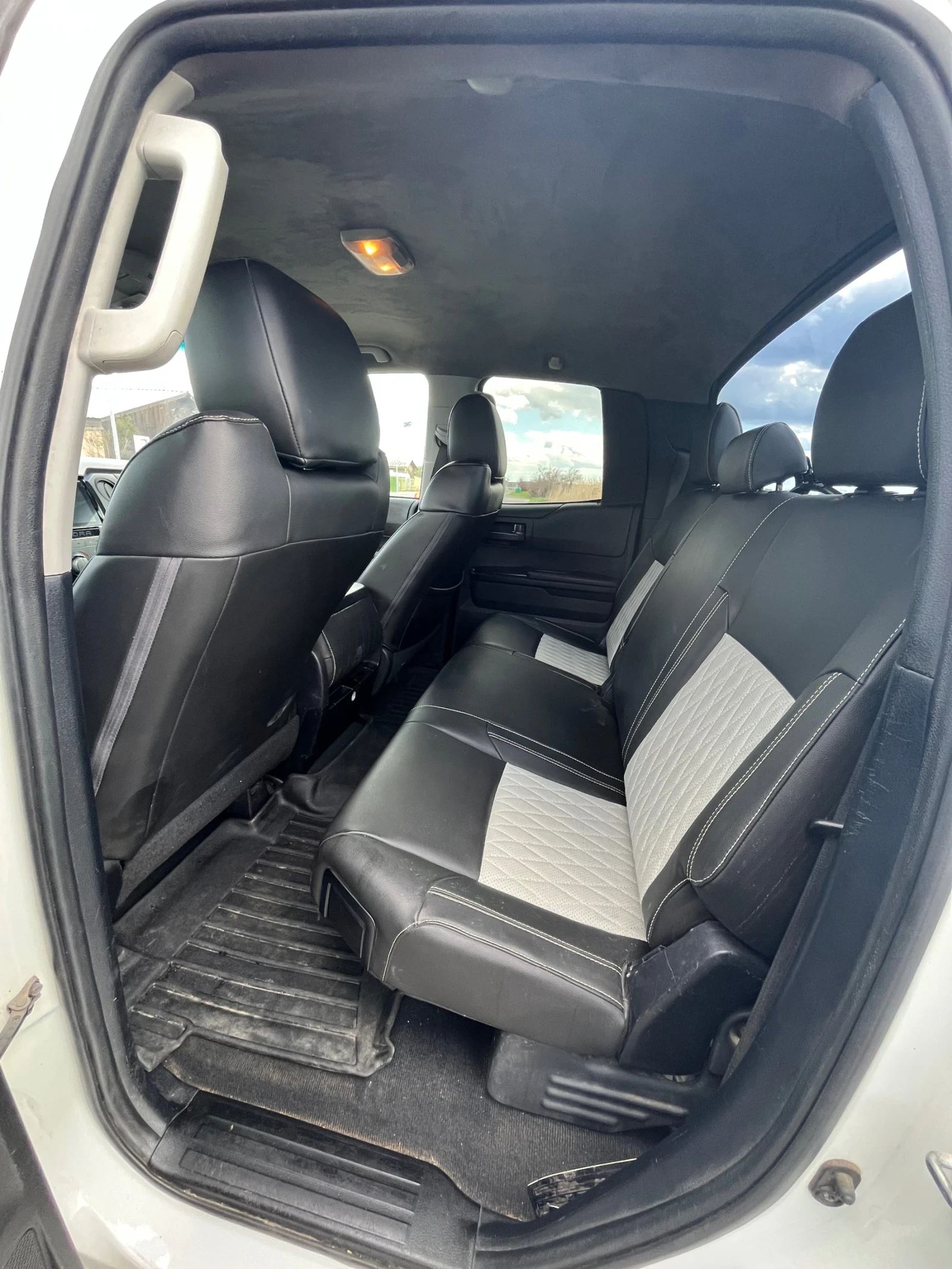 Toyota Tundra, снимка 16 - Автомобили и джипове - 54141010