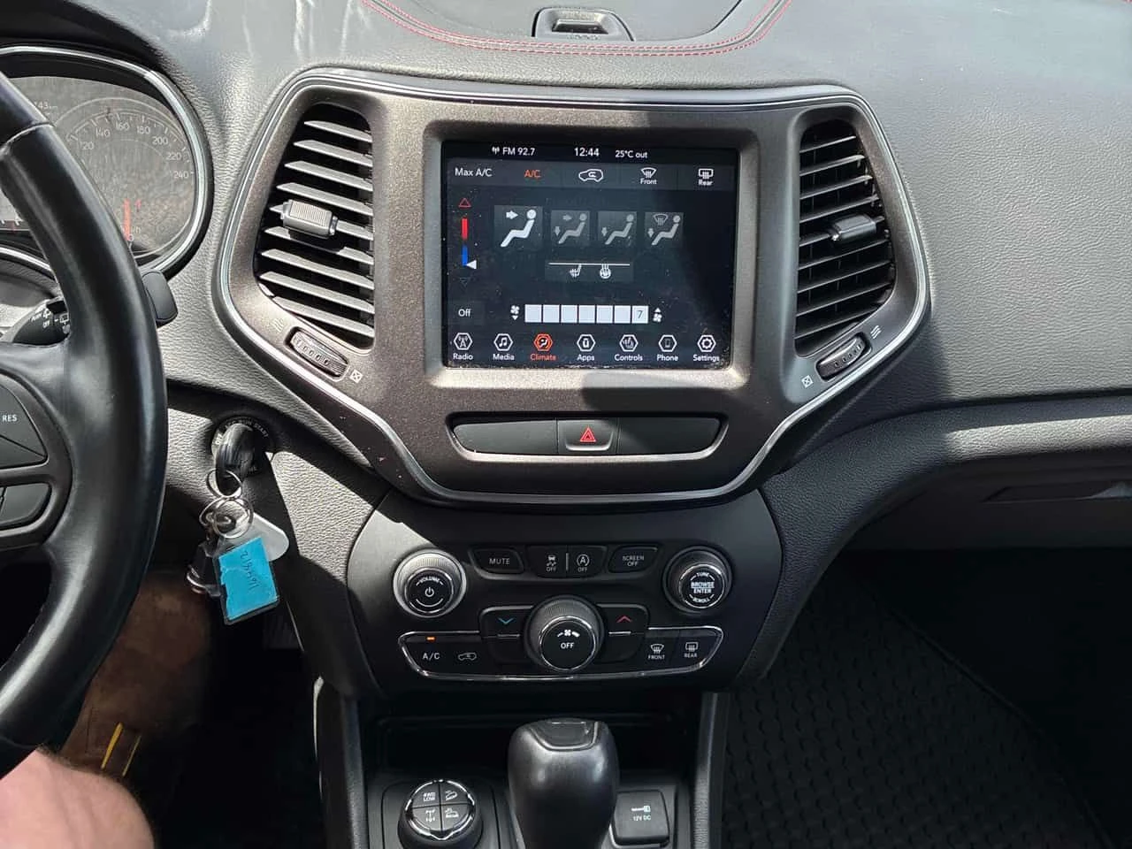 Jeep Cherokee * Trailhawk * CARFAX * ПОДГРЕВИ * ПАНО * KEYLESS, снимка 9 - Автомобили и джипове - 55049553