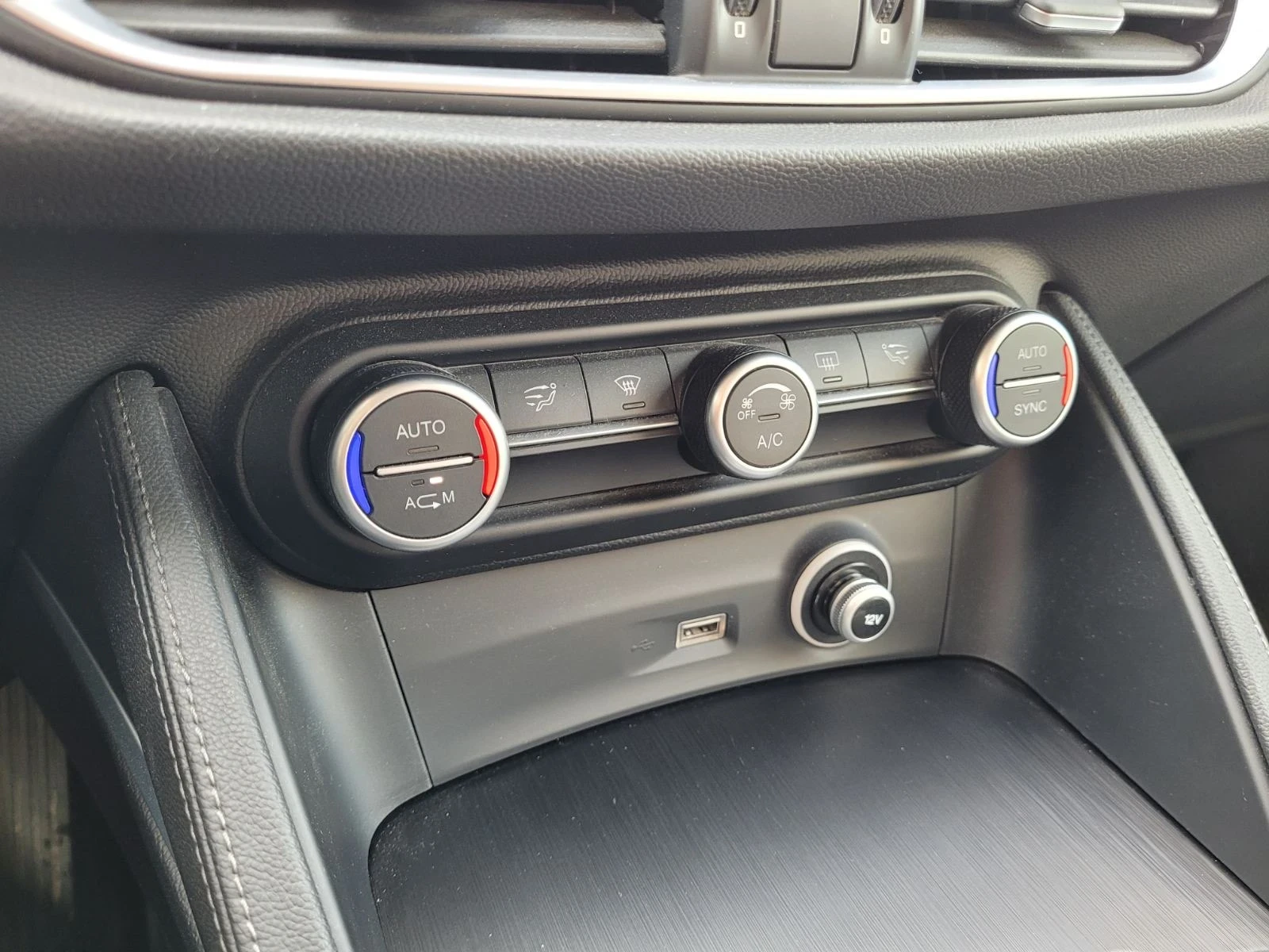 Alfa Romeo Stelvio 2.2, снимка 12 - Автомобили и джипове - 55336615