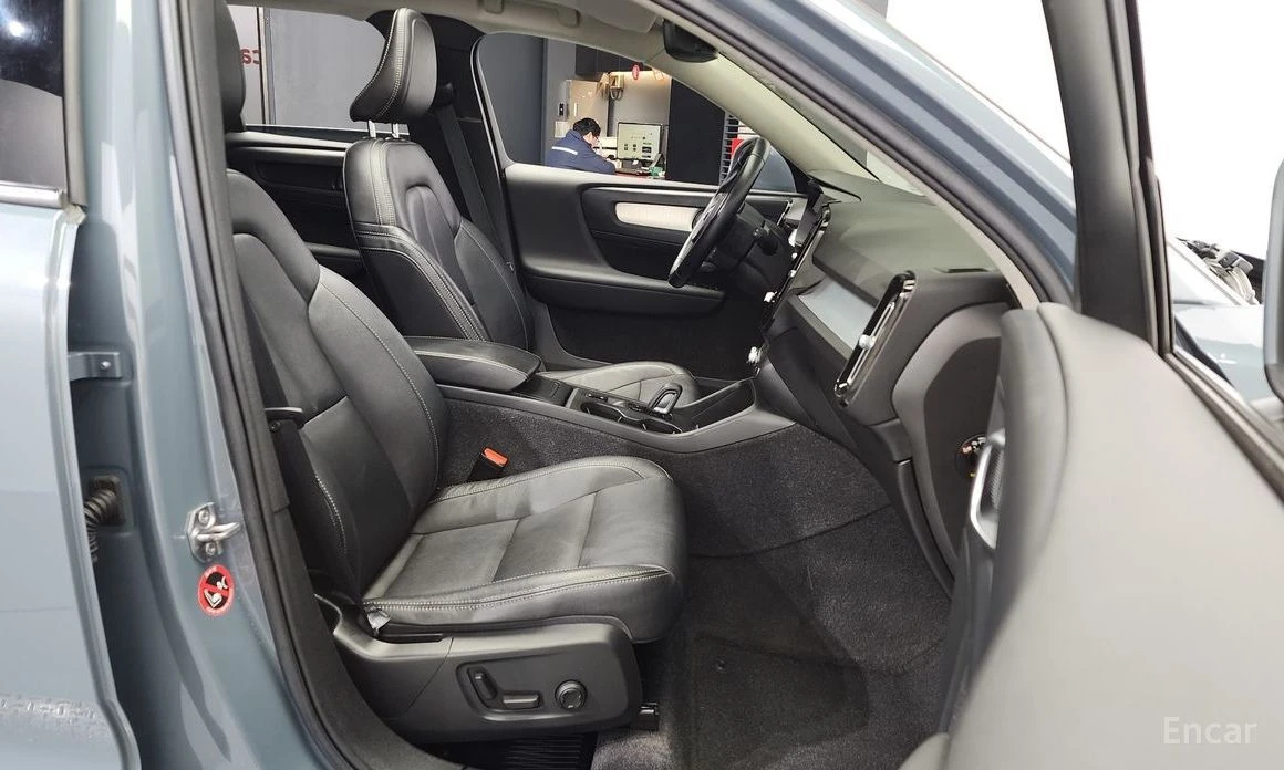 Volvo XC40, снимка 11 - Автомобили и джипове - 55332072