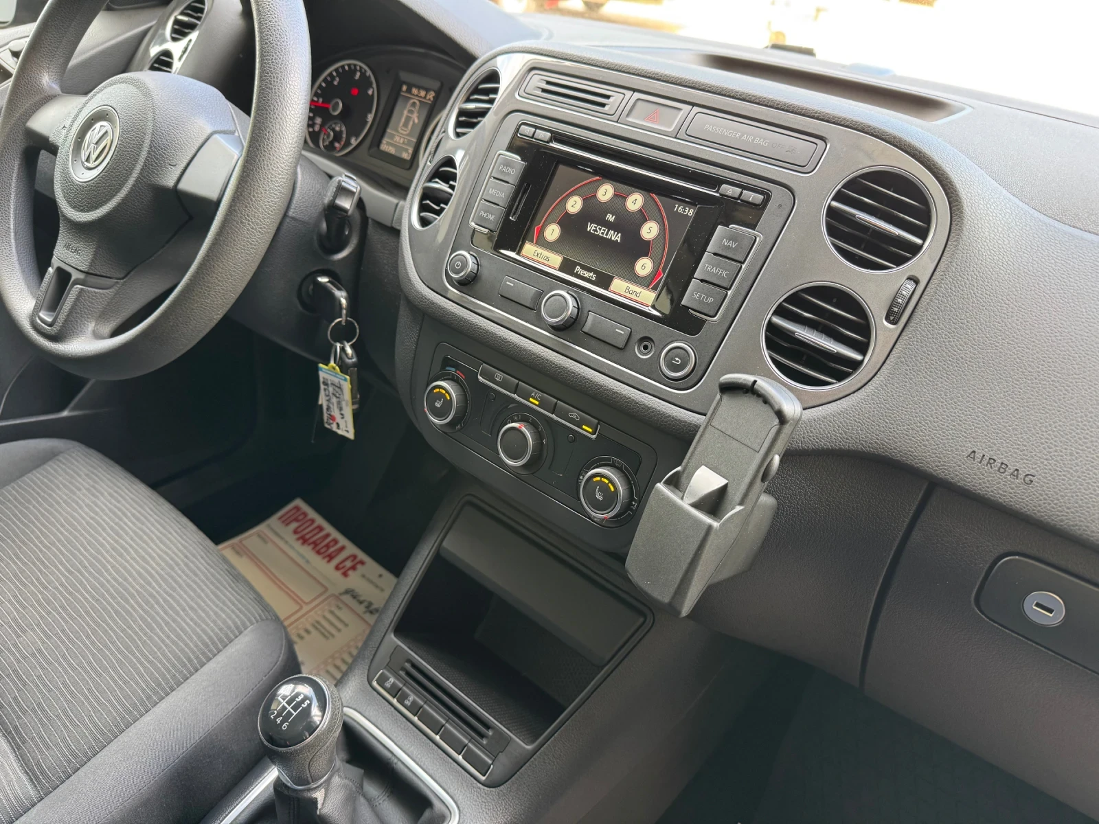 VW Tiguan * 2.0TDI* 140ks* NAVI* TOP* , снимка 14 - Автомобили и джипове - 55438881