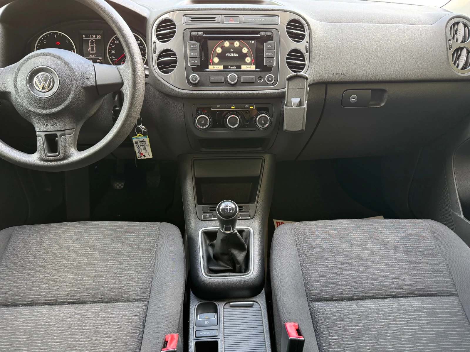VW Tiguan * 2.0TDI* 140ks* NAVI* TOP* , снимка 13 - Автомобили и джипове - 55438881