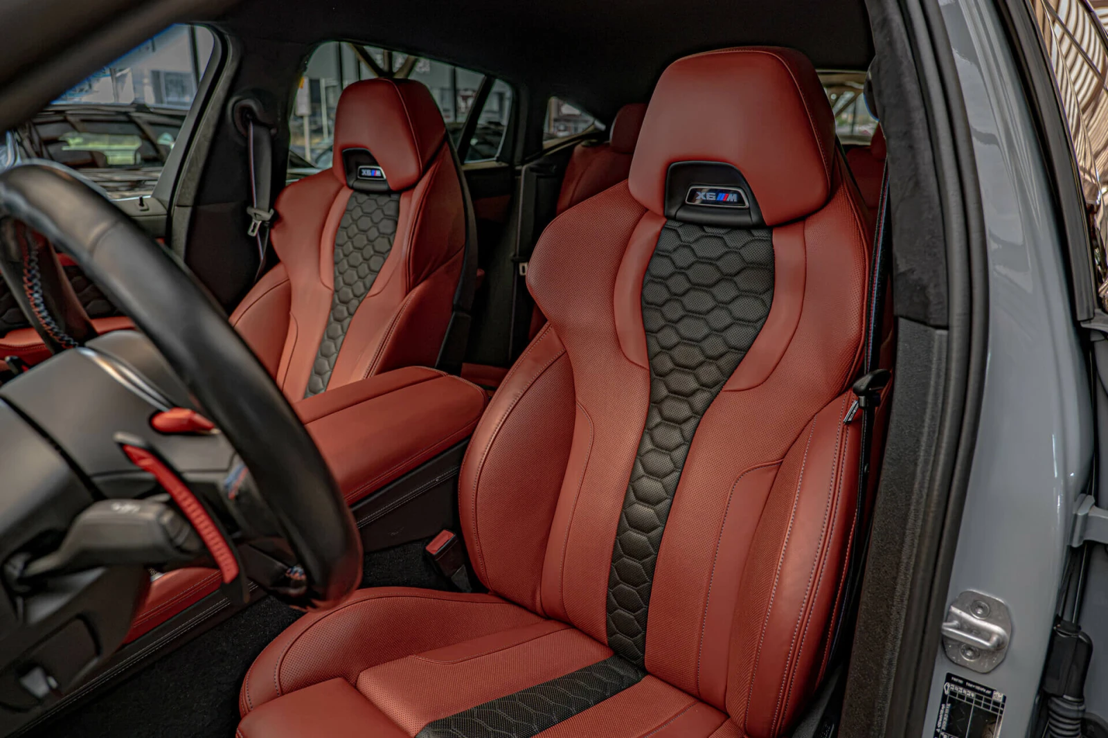 BMW X6 M/Competition/Harman Kardon/HuD/Карбон/Камера 360/, снимка 9 - Автомобили и джипове - 55825432