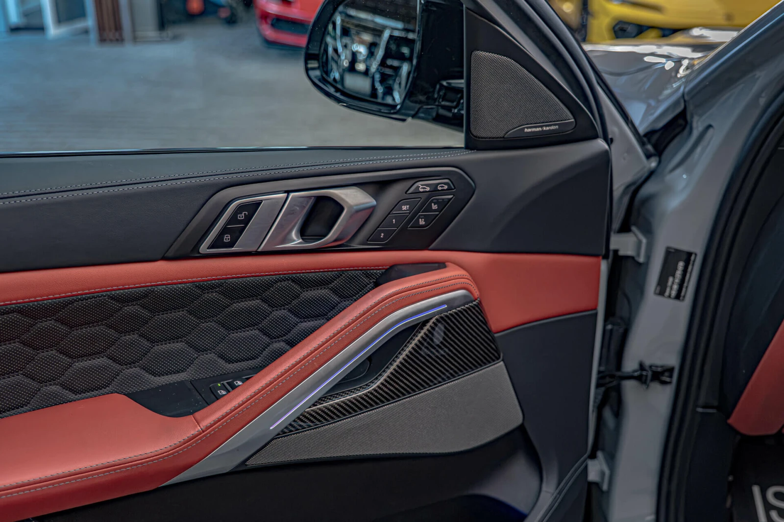 BMW X6 M/Competition/Harman Kardon/HuD/Карбон/Камера 360/, снимка 12 - Автомобили и джипове - 55825432