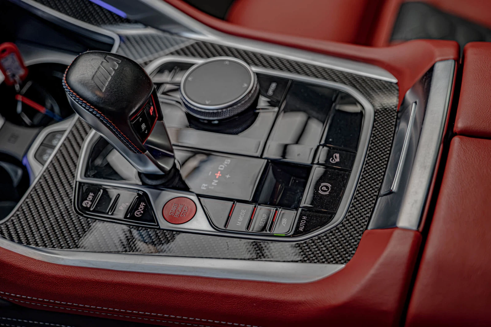 BMW X6 M/Competition/Harman Kardon/HuD/Карбон/Камера 360/, снимка 13 - Автомобили и джипове - 55825432