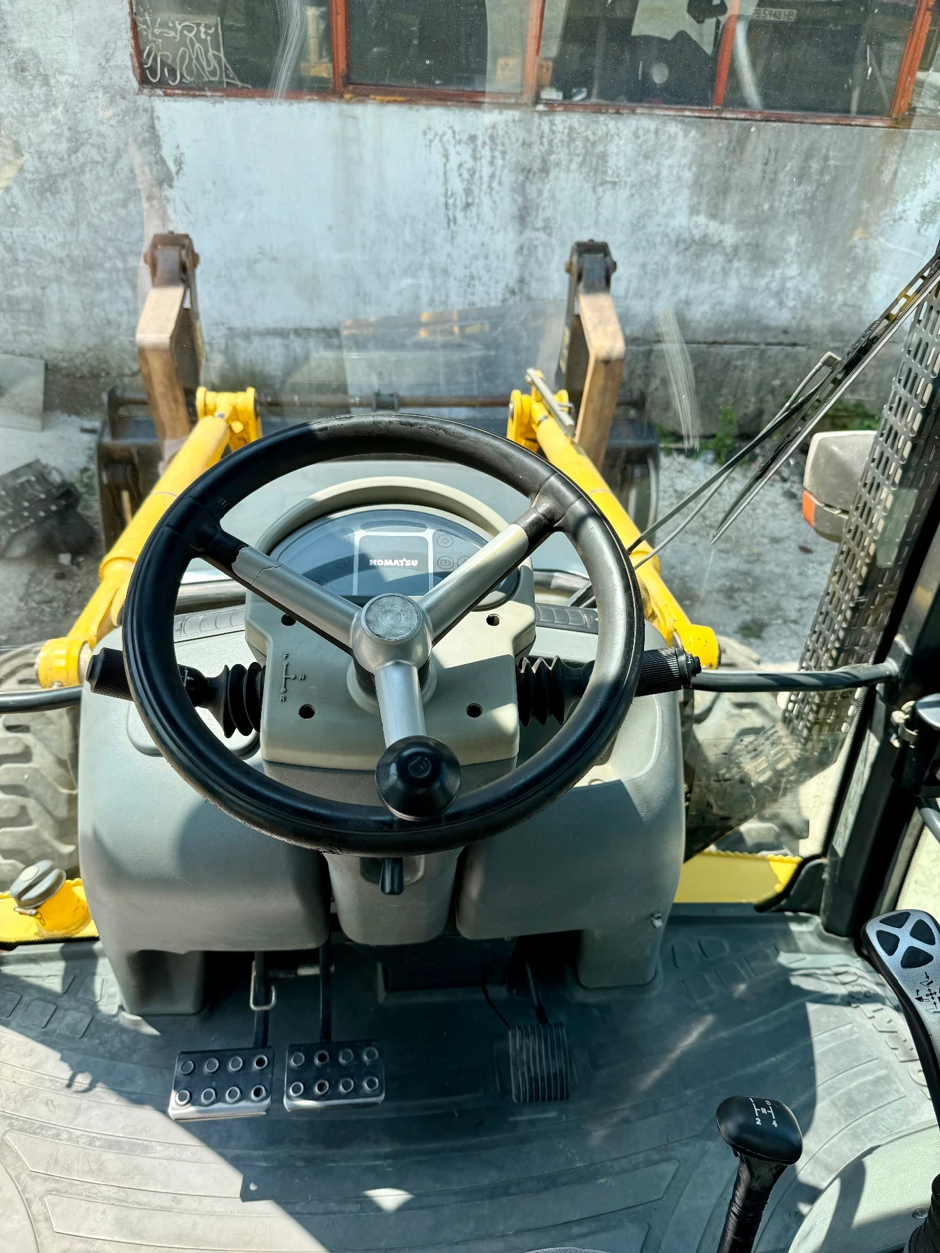 Багер Komatsu WB93R-5 - изображение 5