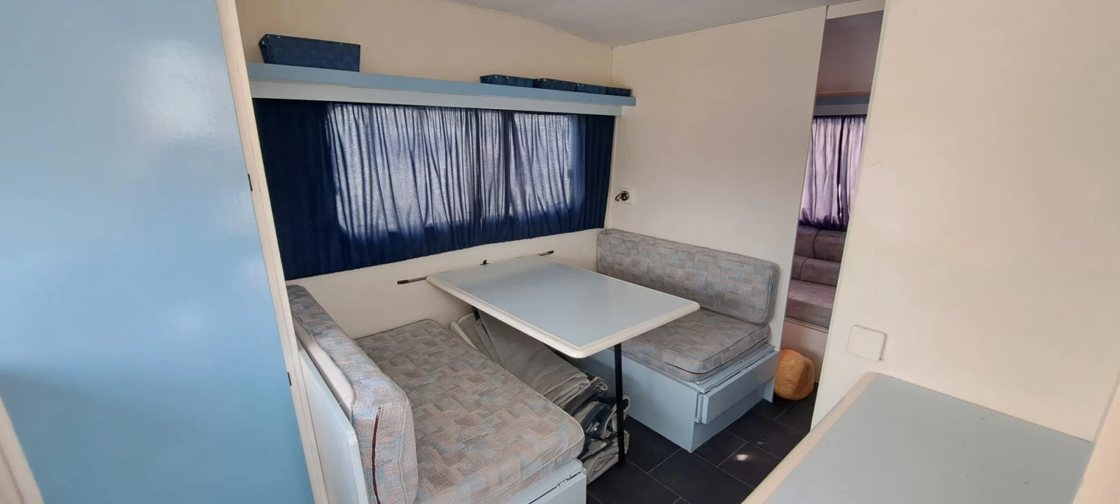 Каравана Adria 430, снимка 5 - Каравани и кемпери - 54020430