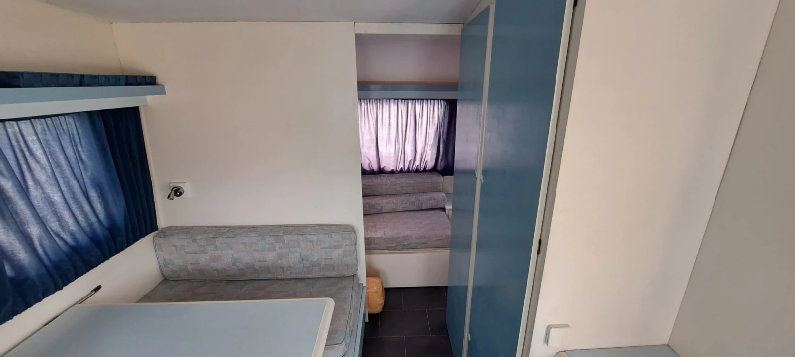 Каравана Adria 430, снимка 6 - Каравани и кемпери - 54020430