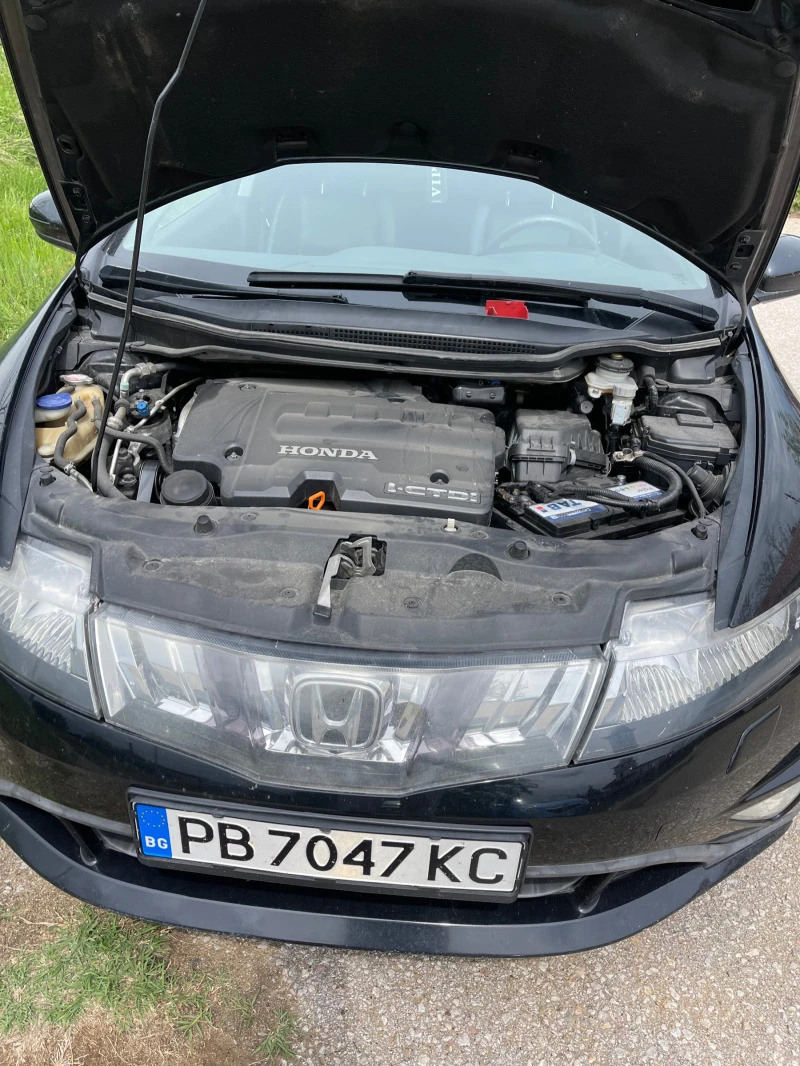 Honda Civic 2.2 i-CTDI Executive, снимка 13 - Автомобили и джипове - 48039153