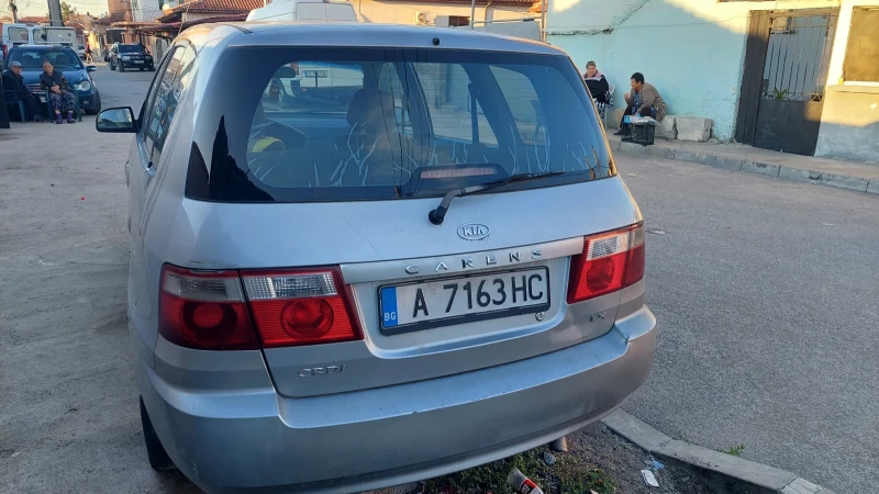 Kia Carens, снимка 2 - Автомобили и джипове - 47570034