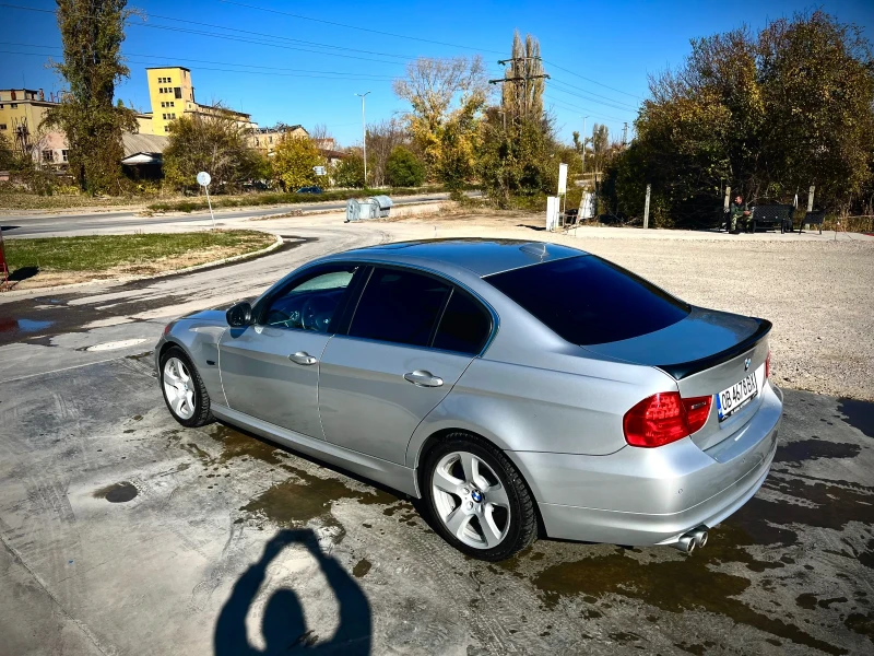 BMW 330 Facelift Edition, снимка 6 - Автомобили и джипове - 48028542