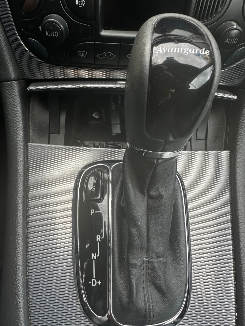 Mercedes-Benz CLK 320, снимка 6 - Автомобили и джипове - 53101321