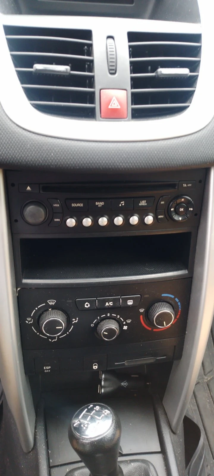 Peugeot 207 SW 1.6 HDI, снимка 8 - Автомобили и джипове - 56637732