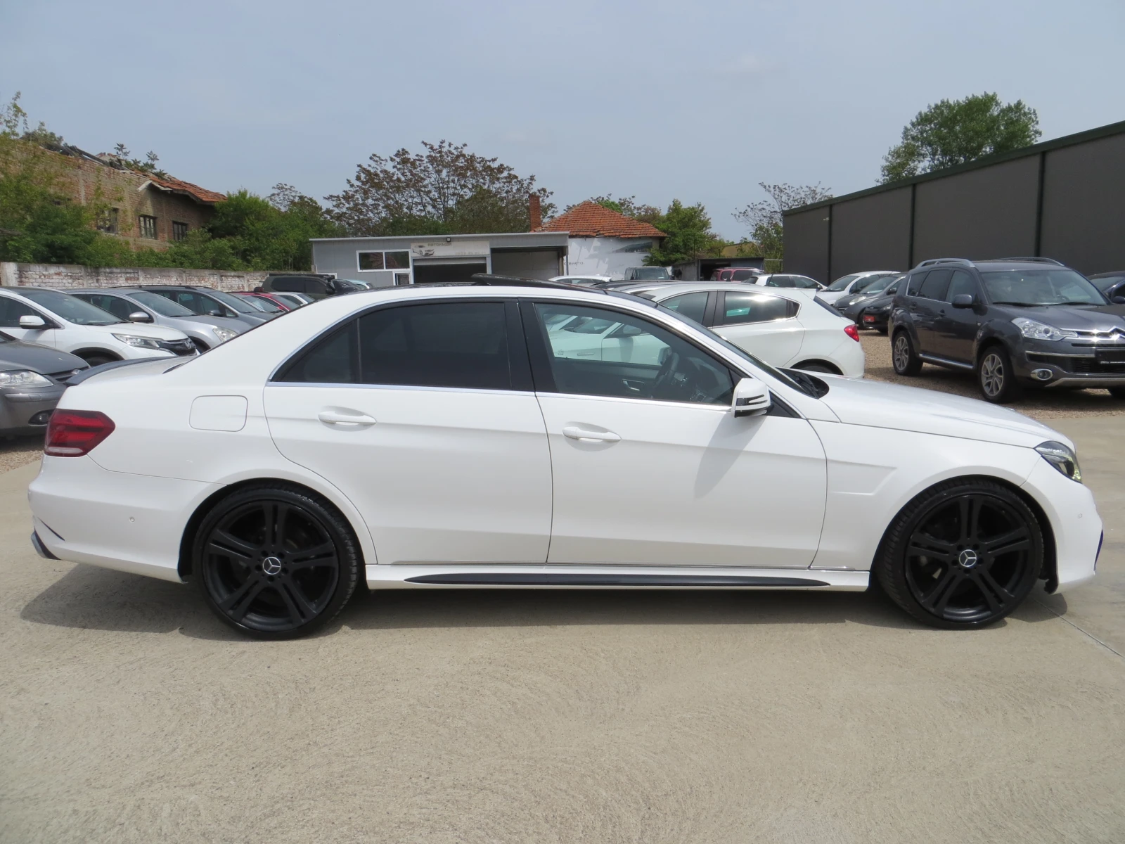 Mercedes-Benz E 220 2.2CDI AMG-PACK-ОБСЛУЖЕНА, снимка 3 - Автомобили и джипове - 54475075