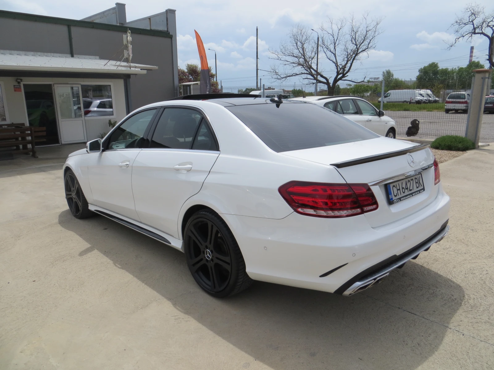 Mercedes-Benz E 220 2.2CDI AMG-PACK-ОБСЛУЖЕНА, снимка 6 - Автомобили и джипове - 54475075