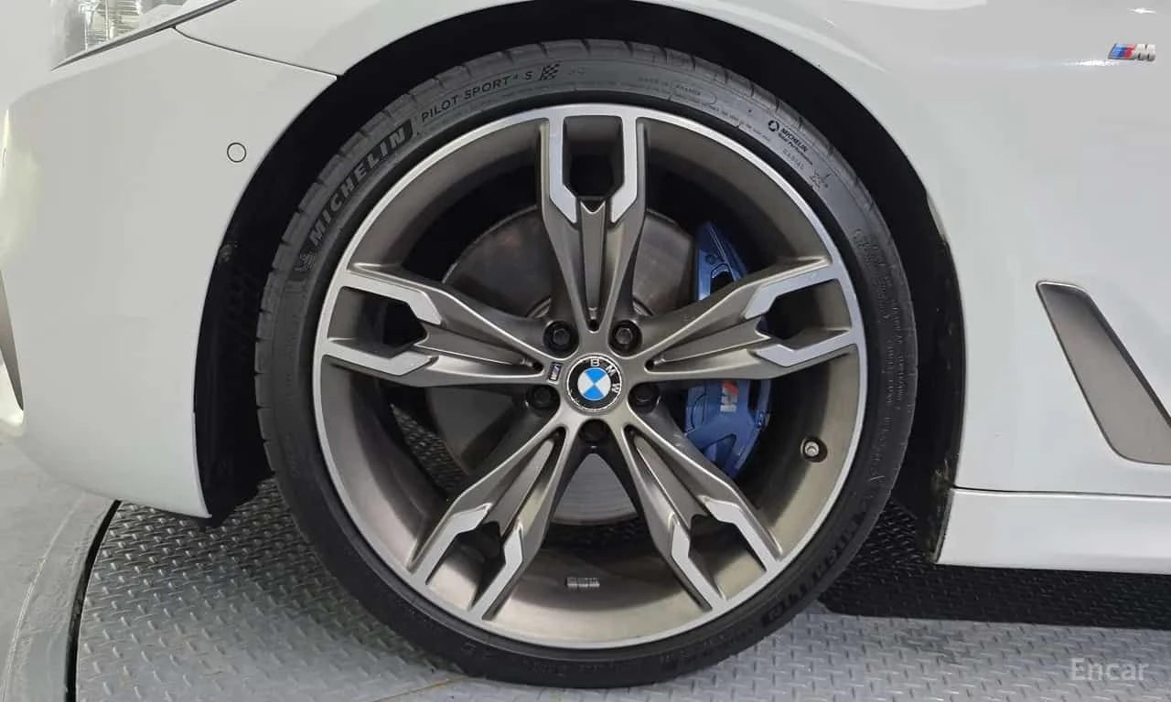 BMW 550 * M550d xDrive * CARFAX * ЦЕНА ДО БГ, снимка 16 - Автомобили и джипове - 55561692