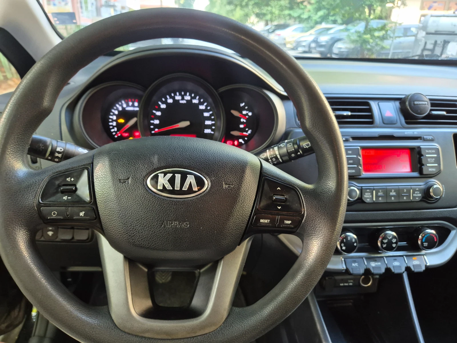 Kia Rio 1, 2 GAZ-BENZIN, снимка 9 - Автомобили и джипове - 55563433