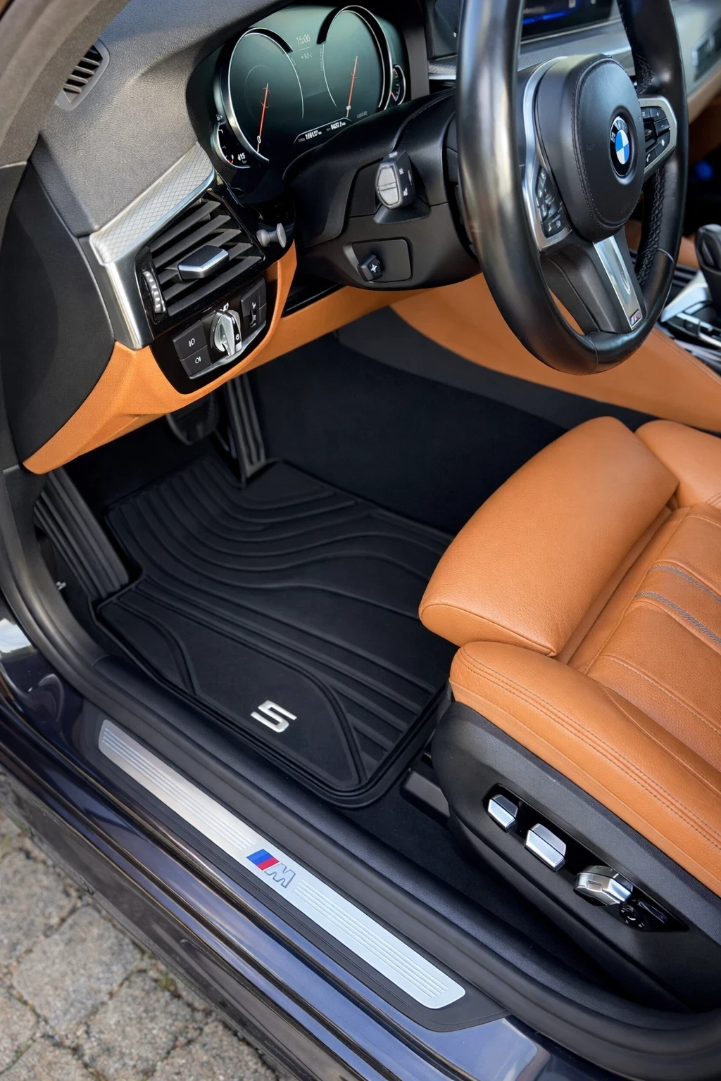 BMW 530 xDrive, Mpack, SoftClose, снимка 3 - Автомобили и джипове - 55693562