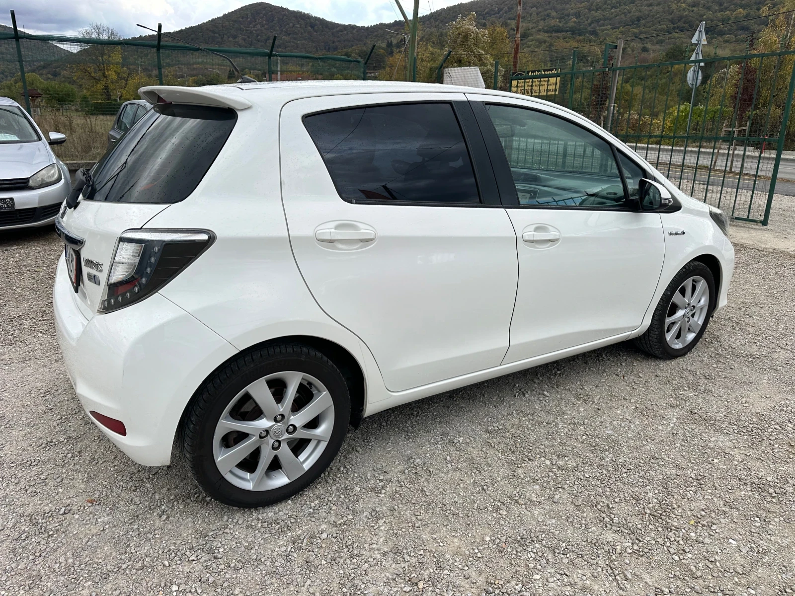 Toyota Yaris 1.5 I HYBRID | Mobile.bg � ����������� 4