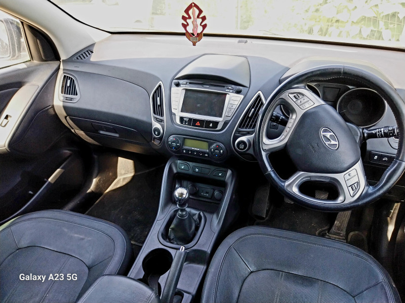 Hyundai IX35 1.7 Desil  Navigation перфектно състояние, снимка 8 - Автомобили и джипове - 46392178
