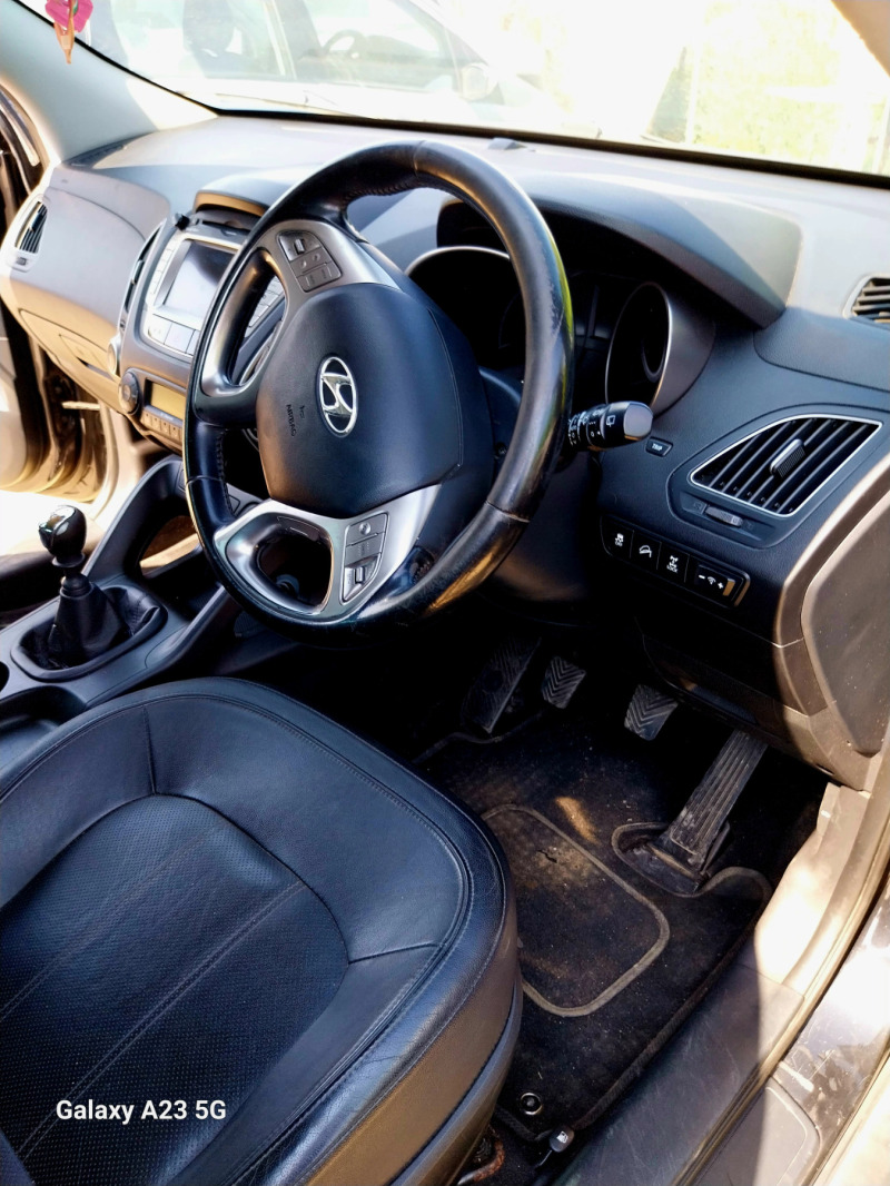 Hyundai IX35 1.7 Desil  Navigation перфектно състояние, снимка 15 - Автомобили и джипове - 46392178