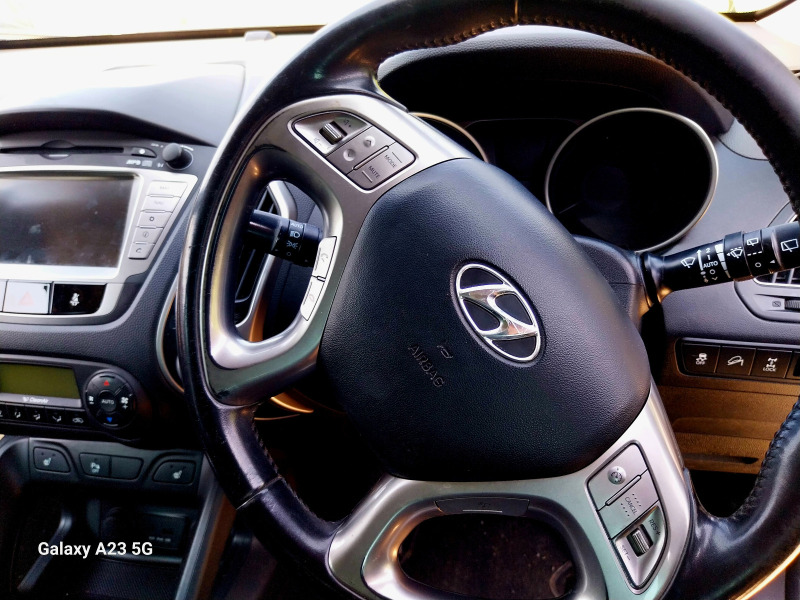 Hyundai IX35 1.7 Desil  Navigation перфектно състояние, снимка 9 - Автомобили и джипове - 46392178