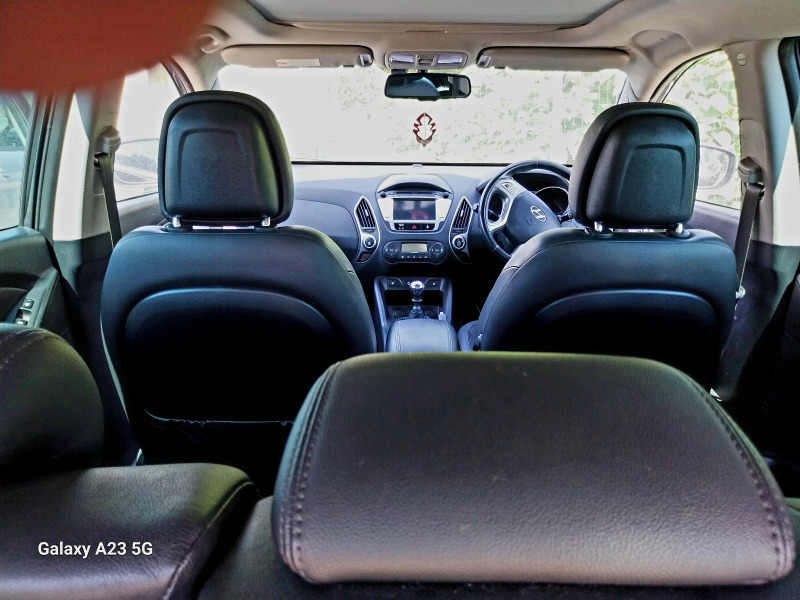 Hyundai IX35 1.7 Desil  Navigation перфектно състояние, снимка 7 - Автомобили и джипове - 46392178