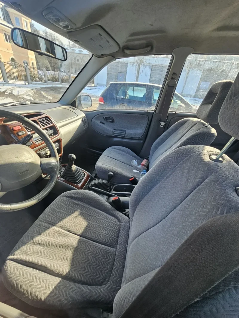 Suzuki Grand vitara 2.5 Газ повдигната, снимка 7 - Автомобили и джипове - 49244571