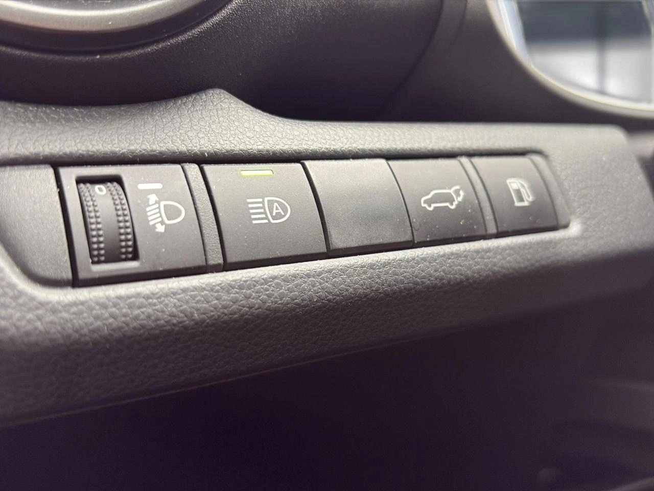 Toyota C-HR 2.0* TEAM-D* CAM* KEYLESS* DISTR*  - изображение 8