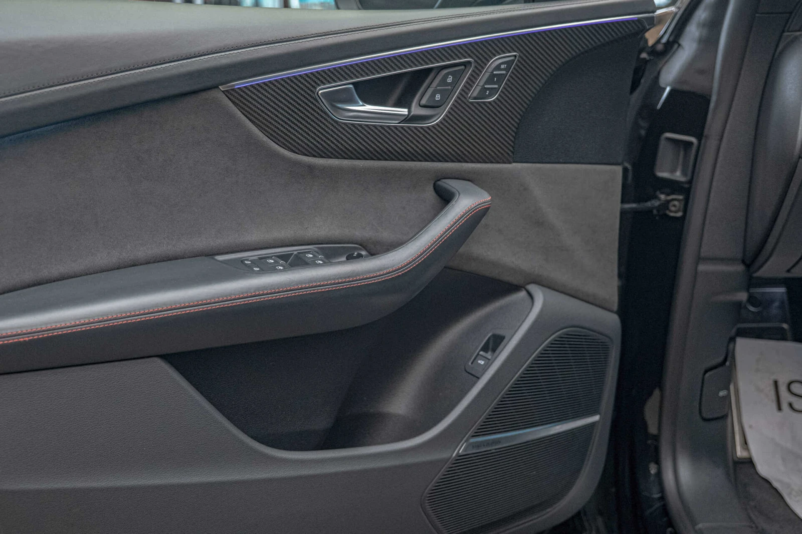 Audi RSQ8 4.0TFSI/Carbon packet/Keramika/Bang&Olufsen/HuD/Am, снимка 11 - Автомобили и джипове - 53864163