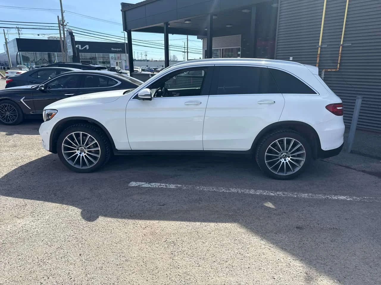 Mercedes-Benz GLC * 300 * PANO* KEYLESS* ПОДГРЕВ* , снимка 2 - Автомобили и джипове - 54347188